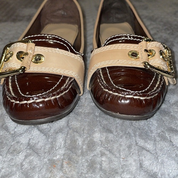 Franco Sarto 2 Tone Patent Leather Kody Flats Adorned w Large buckle design - Picture 4 of 13